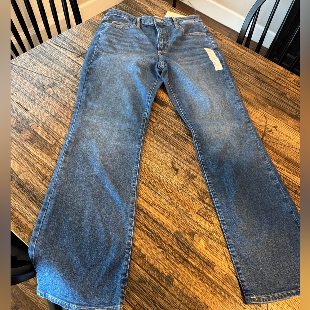 NWT. Universal Thread Ladies High Rise Slim Bootcut Jeans. Size 8.